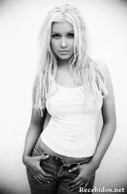 christina_aguilera_sunday_nude_4_big.jpg